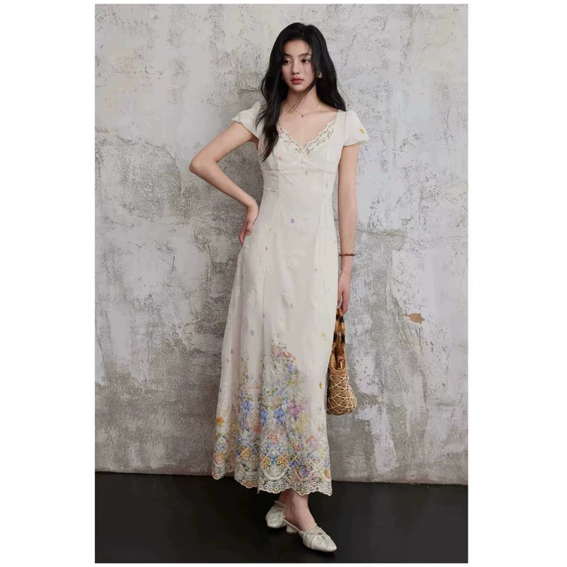 ErYang Design [Flower Rain] French-style gentle atmosphere dress with embroidered heart-shaped neckline and waist-cinching design for a slimming effect