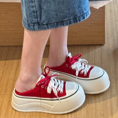 小柄な厚い底が高くなり、軽くて薄い通気性のあるキャンバス靴の女性2025新型の靴ひもにカジュアルな靴があります。
