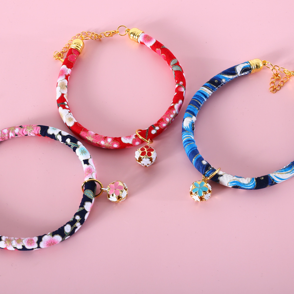 Mascotas, gatos, conejos y flores de viento, collares de campanas, collares de Año Nuevo chino, accesorios japoneses, cuerdas de Amazon