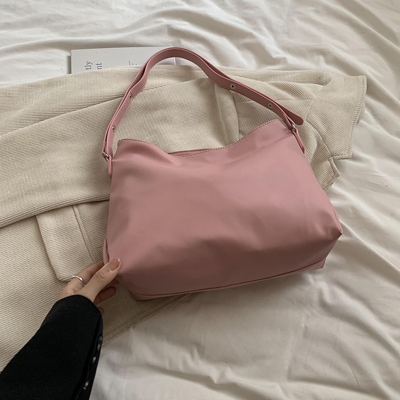 Bolsos de alta sensación para mujeres 2024 nuevo diseño minimalista bolso de hombro, bolso de mochila de gran capacidad, bolso de moda