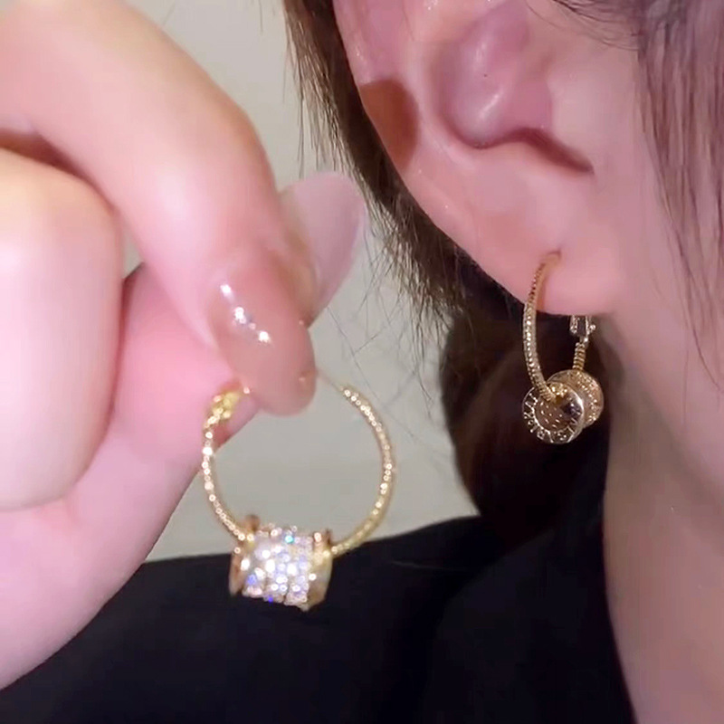 Small fashionable design earrings