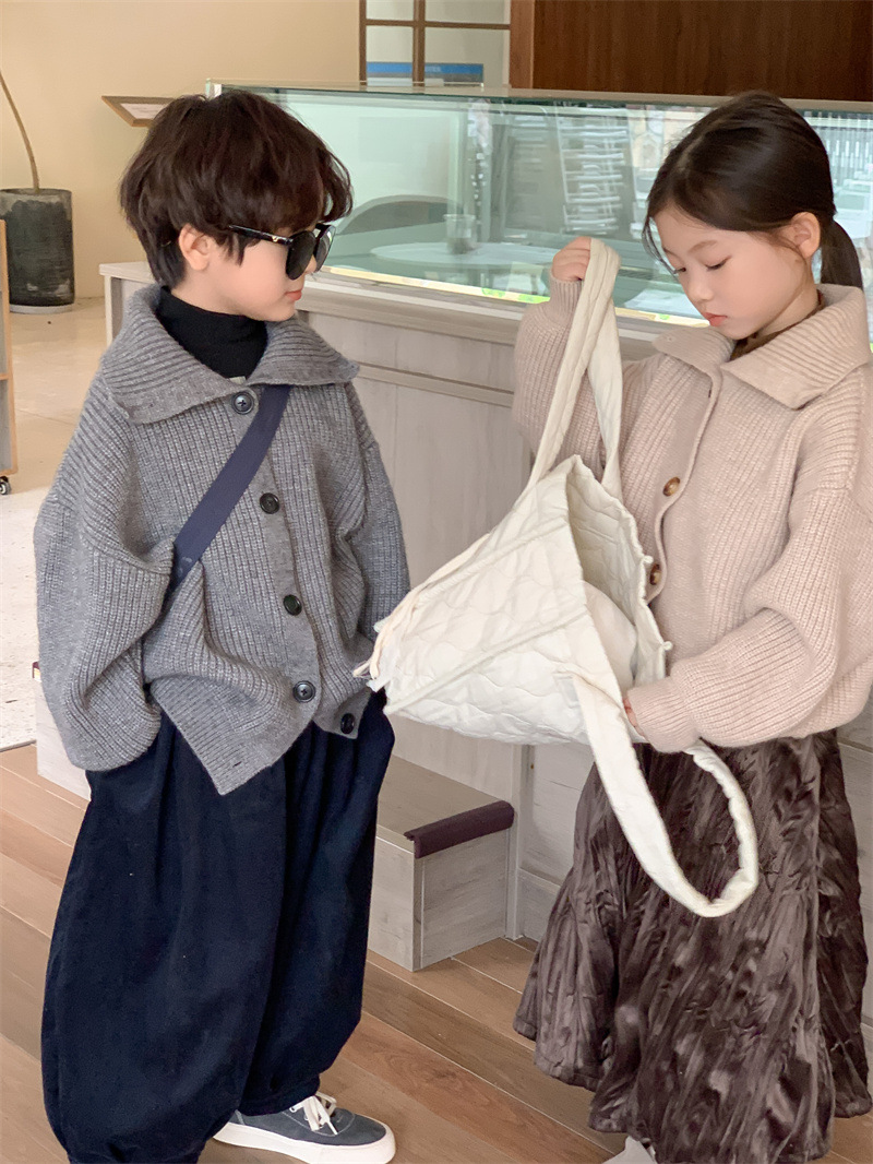 Versão coreana do suéter masculino e feminino 2023 outono/inverno novo cardigan de malha grossa infantil estiloso para bebês_voghion.com