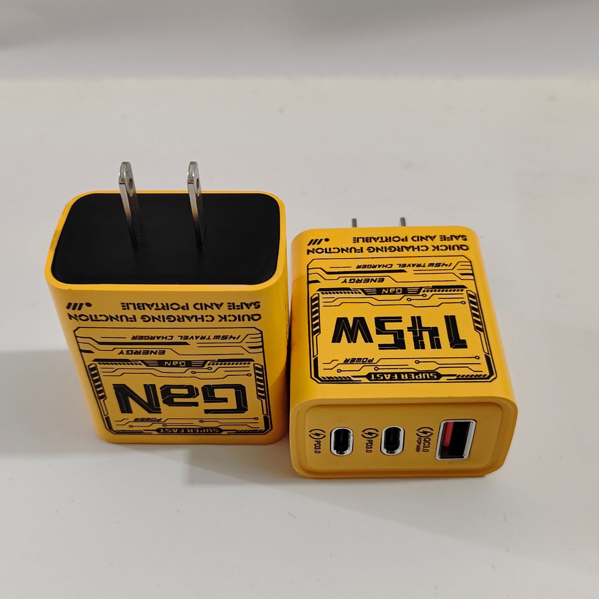 Neues Produkt PD145W intelligentes Ladegerät Dual Typ-C + einzelner USB-Adapter Multifunktions-Mobiltelefon-Schnellladevorrichtung
