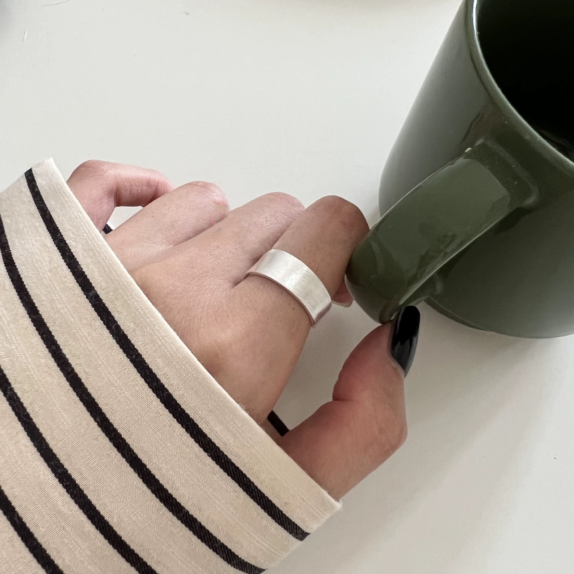 韓国版の不規則な925スターリングシルバーの女性用多用途リング、ニッチなインスタイルのデザイン、色あせしない組み合わせリング