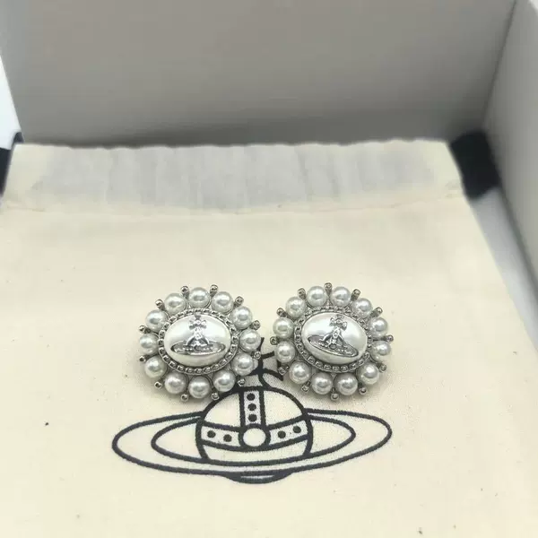 Platinum earrings solar-powered
