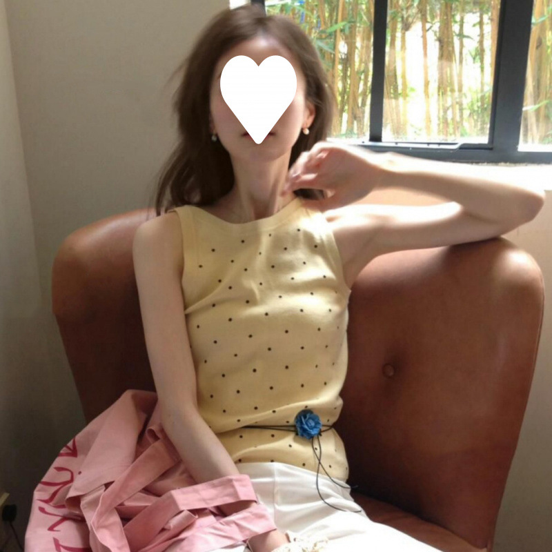 Clásico punto ondulado chaleco de cuello redondo de estilo general delgado camisa sin mangas para mujeres verano nuevo amarillo rojo
