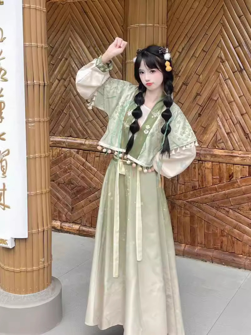 탕베니스 + 크루넥 셔츠 + 팔단 스커트