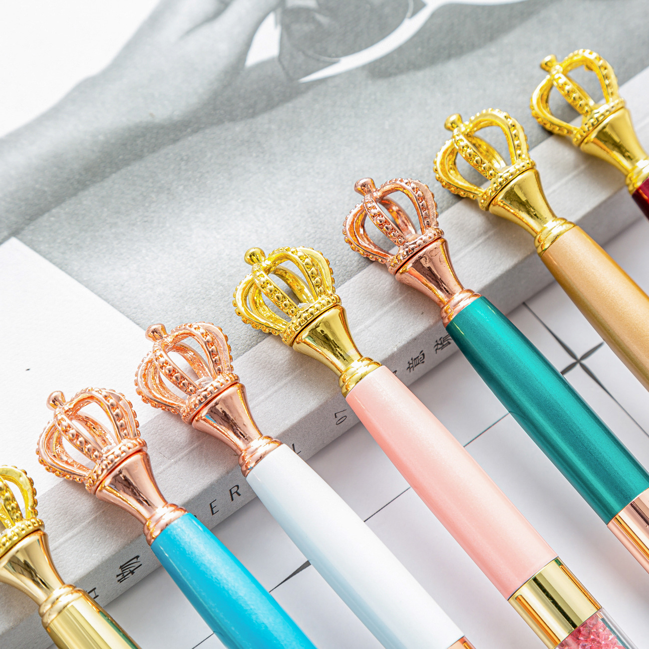 Pluma DE LA CORONA transfronteriza nueva impresión de la fábrica estudiante creativo regalo de moda pluma en stock bolígrafo corona de metal