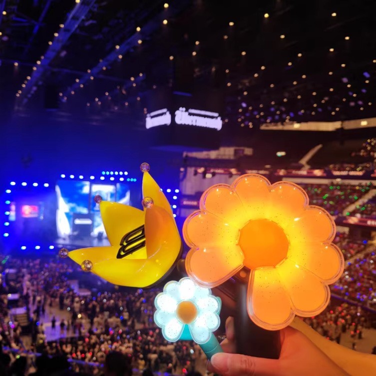 BIGBANG クォンジロン G-DRAGON デイジー サポートスティック キーホルダー カラフルライトペンダント 周辺機器 同型|undefined