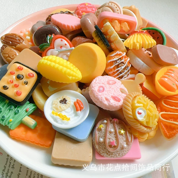 Food and toys [mixed styles randomly distributed]