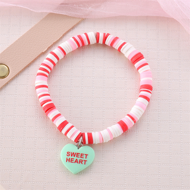 Pulseira com coração e letra e pingente de resina para mulher_voghion.com