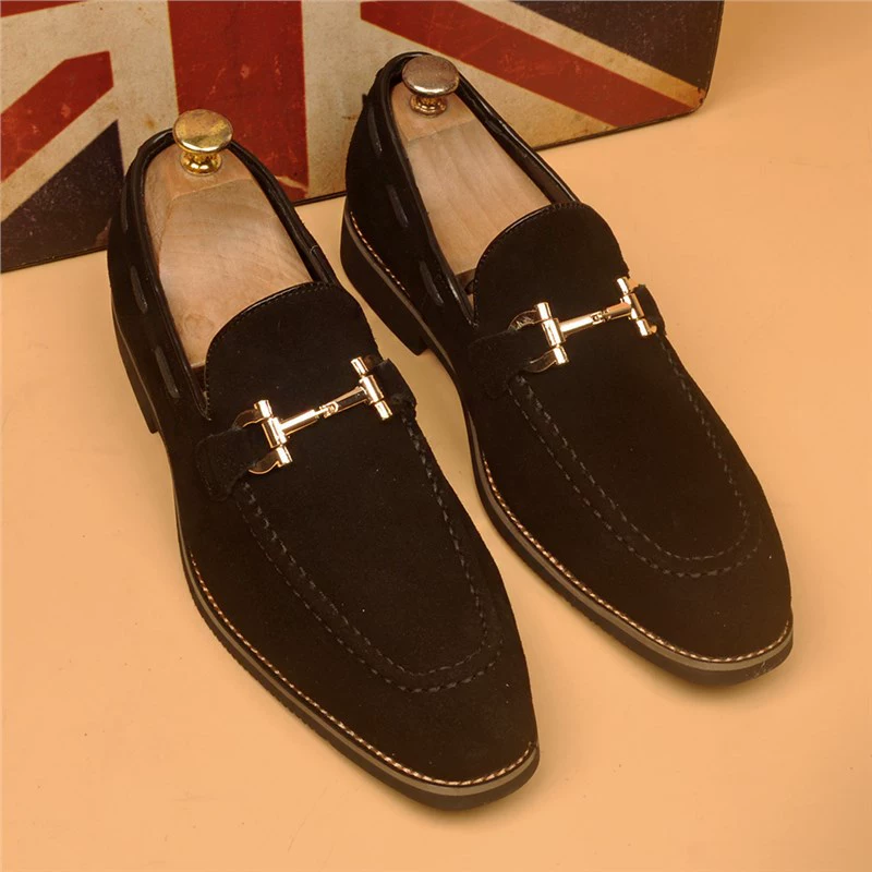 Мужские туфли европейского производства 2025 года, новые, из матовой кожи, деловой повседневный стиль, дышащие, с заострённым носком, без застёжек.