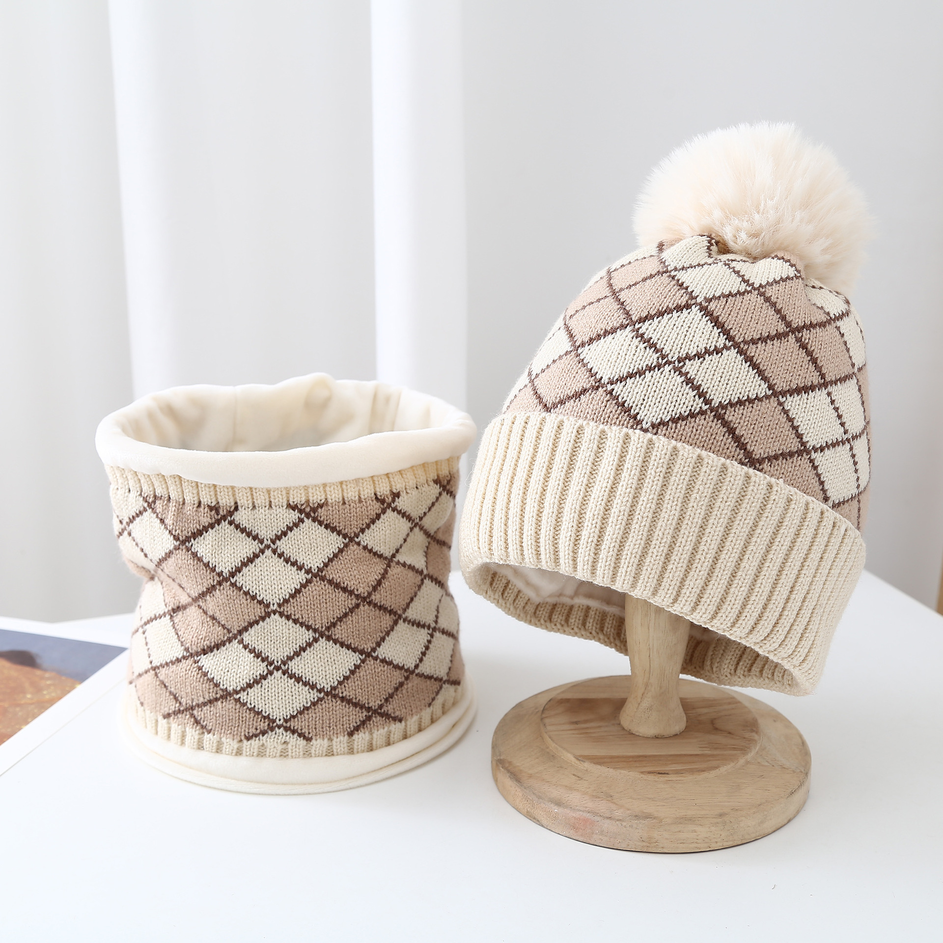 Sombrero de mujer invierno en forma de diamante Pañuelo de color a cuadros de dos piezas sombrero de lana de moda Otoño e Invierno cálido a prueba de frío image 5