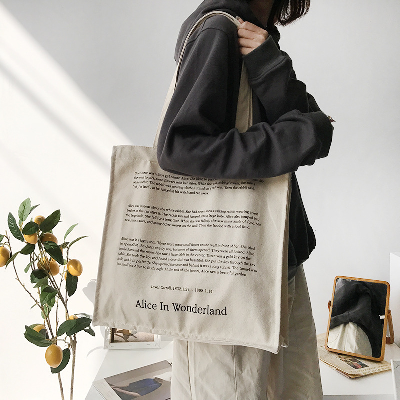 goods in stock wholesale Canvas bag Autumn and winter Alice In Wonderland Alice Roam wonderland The single shoulder bag