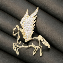 时尚创意以梦为马胸针精致微镶锆镂空胸花高级感男士西装外套配饰