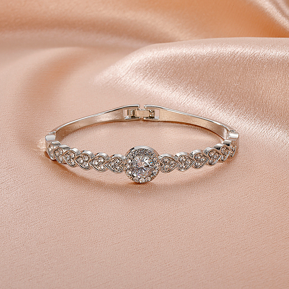 Vente En Gros Bijoux Bracelet Coeur Diamant Rétro Nihaojewelry display picture 2