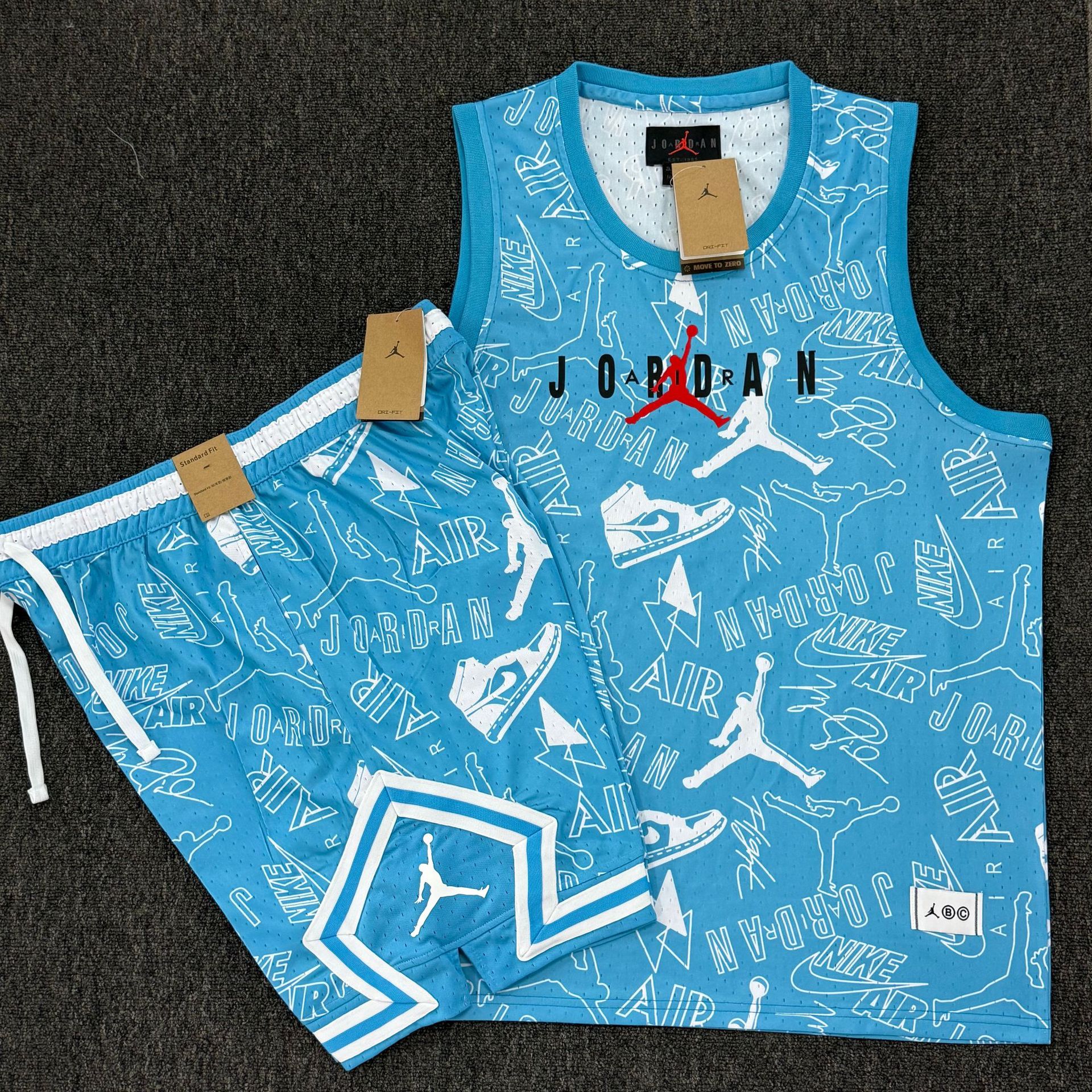 Nuevo conjunto de ropa deportiva de hombre volador en verano, entrenamiento de carrera para hombres, chalecos cortos transpirables de secado rápido, dos juegos al por mayor