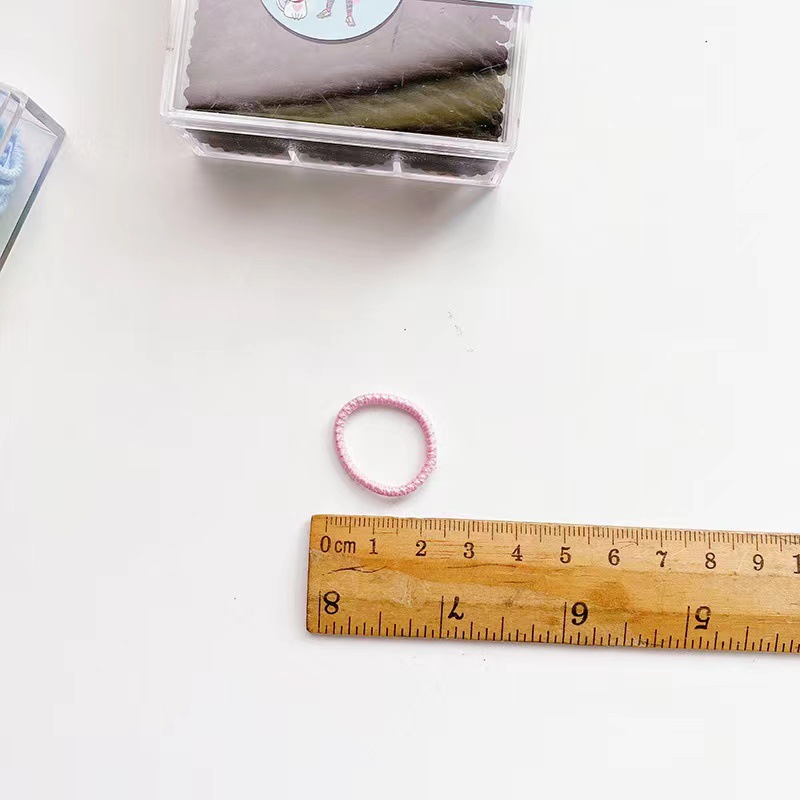 Banda de goma cuerda de pelo de las niñas elásticas altas 90 piezas Estilo coreano lindo color caramelo en caja tamaño pequeño