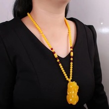 厂家直供正品二代蜜蜡吊坠荧光浮盐水鸡油黄毛衣链貔貅直播货源