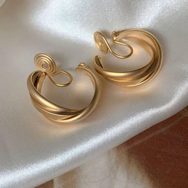 耳钉;耳环;耳夹