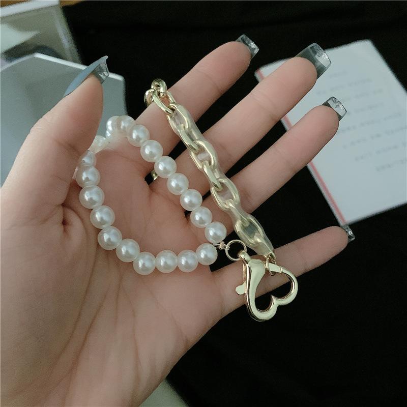 Simple Heart Buckle Pearl Clavicle Chain display picture 10