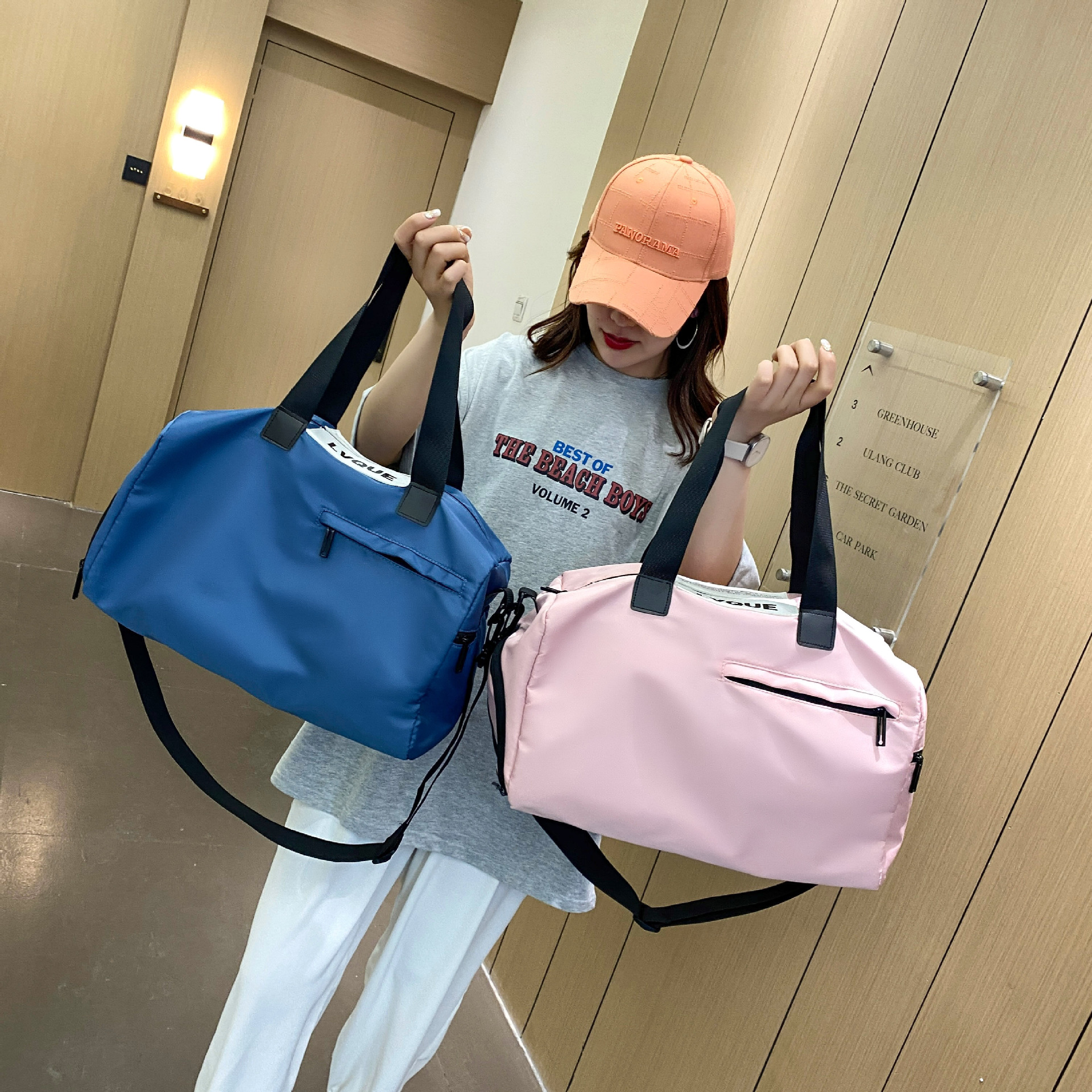 Capacious sports bag for swimming wet and dry separation