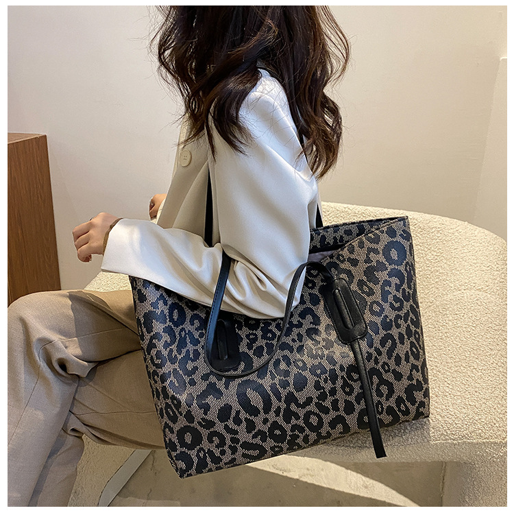 Women's Large Pu Leather Leopard Vintage Style Zipper Tote Bag display picture 5