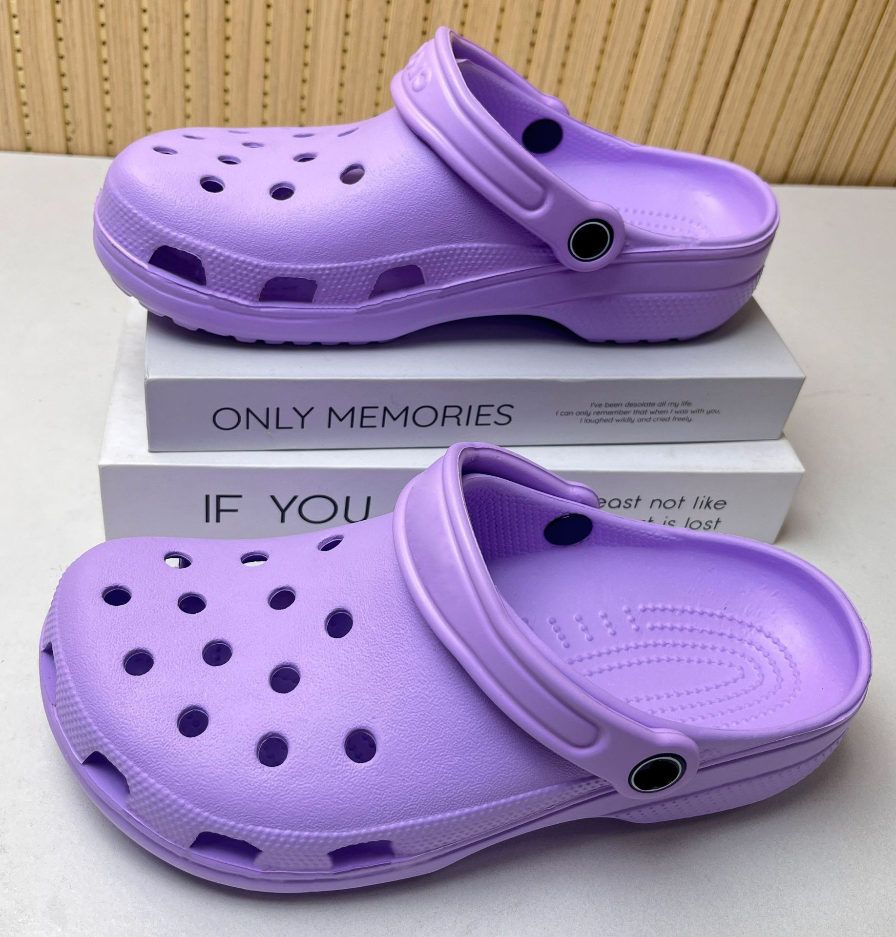 Marked star [light purple]