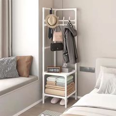 簡易服の帽子の棚の角にハンガーを掛けて床に落ちます。