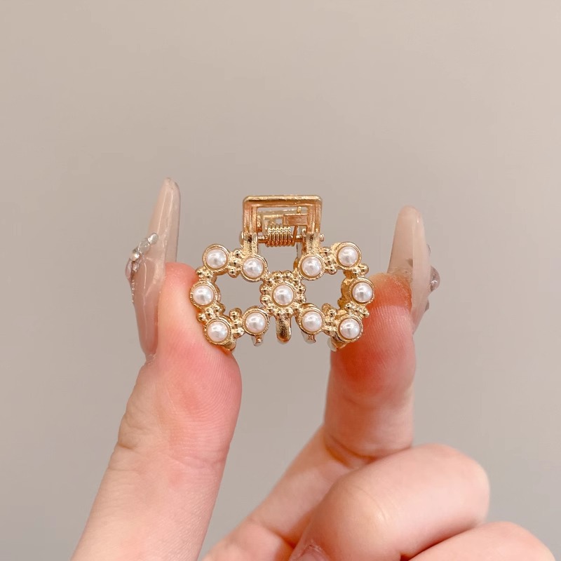 Perla de alta sensación de diamante de agarre para mujeres 2025, nuevo tipo de cabeza trasera, abrazadera de cabello, tocado, abrazadera de cabello pequeña