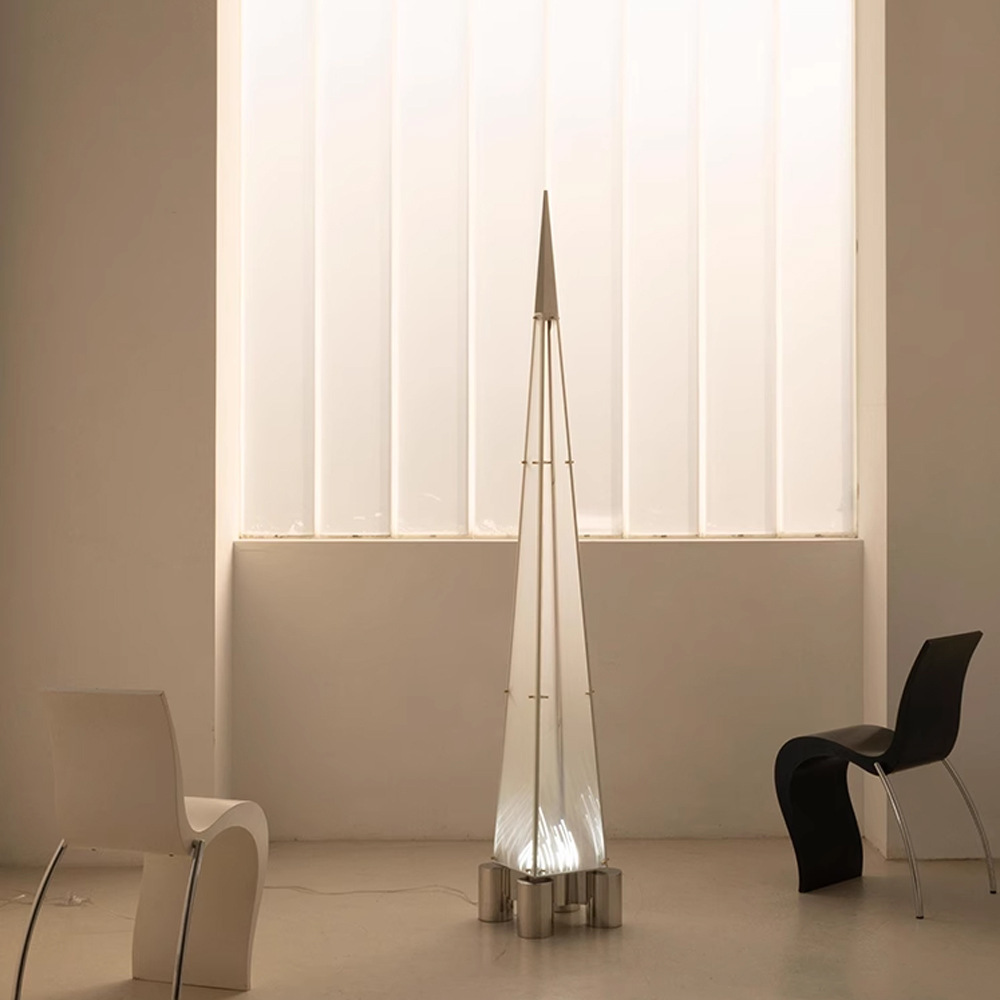 Pirámide lámpara de suelo sala de estar sensación de sofá al lado de la cabecera del dormitorio alto valor visual minimalista atmósfera artística lámpara de pie sin
