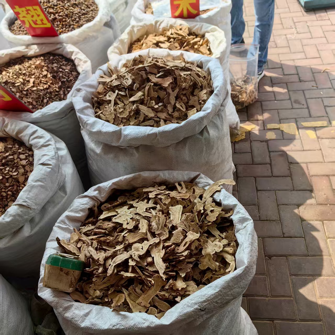 White Atractylodes Rhizome Bai Zhu Sliced Dried Herb 500g for Decoction and Soup specifications