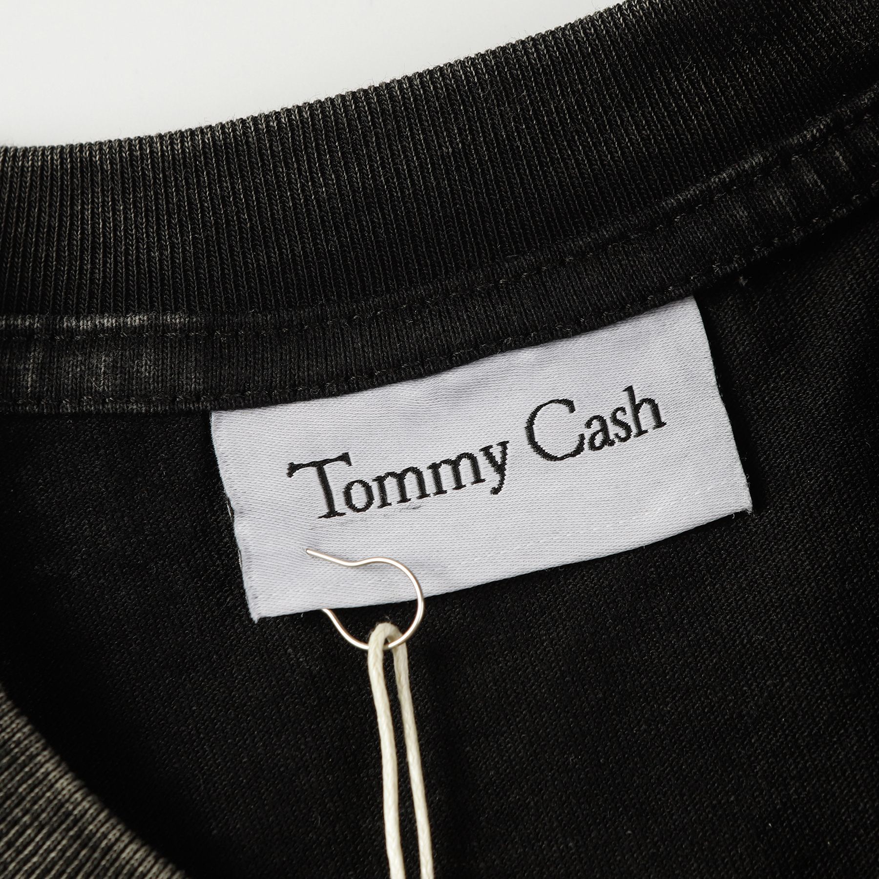 T-shirt a maniche corte con scollo rotondo e ricamo a lettera sul petto, lavata e obsoleta_voghion.com