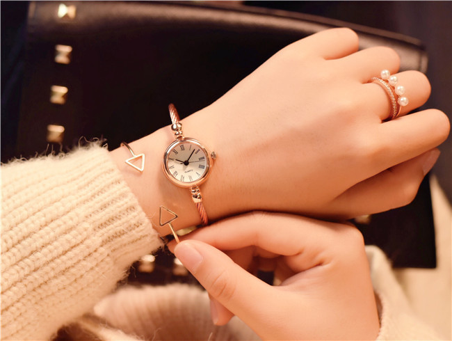 2024 Nuovo orologio da polso vintage fresco per studentesse, minimalista, compatto e con cinturino sottile_voghion.com