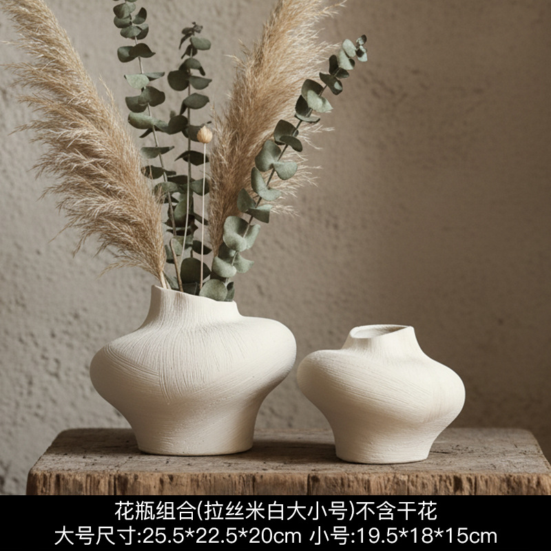 リビングルームの置物は軽くて豪華で高級な雰囲気のお酒棚の装飾品です。