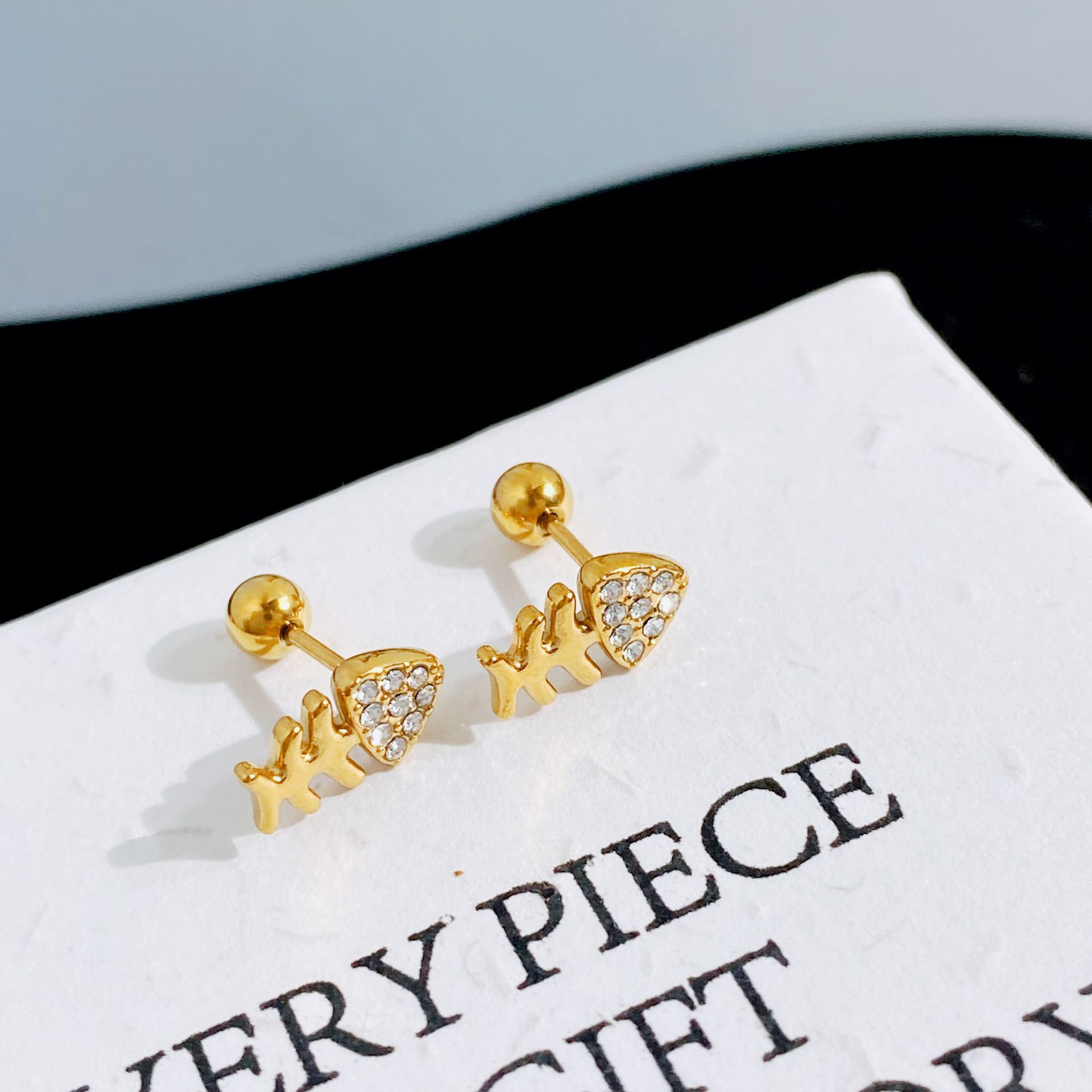 Holiday, Daily Occasion Titanium Steel Material 1 Pair Sweet Heart Shape Inlay Titanium Steel Zircon Ear Studs
