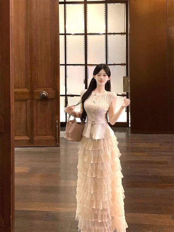 気質ラインストーンスリムノースリーブTシャツレディース夏タイトウエストニットデザインスリムで多用途のホットガールトップ|undefined