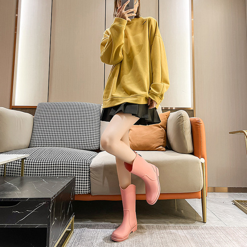Cross-border mid-top women's outdoor water shoes high-top rain boots European and American fashion rain boots lightweight rubber shoes kitchen waterproof overshoes