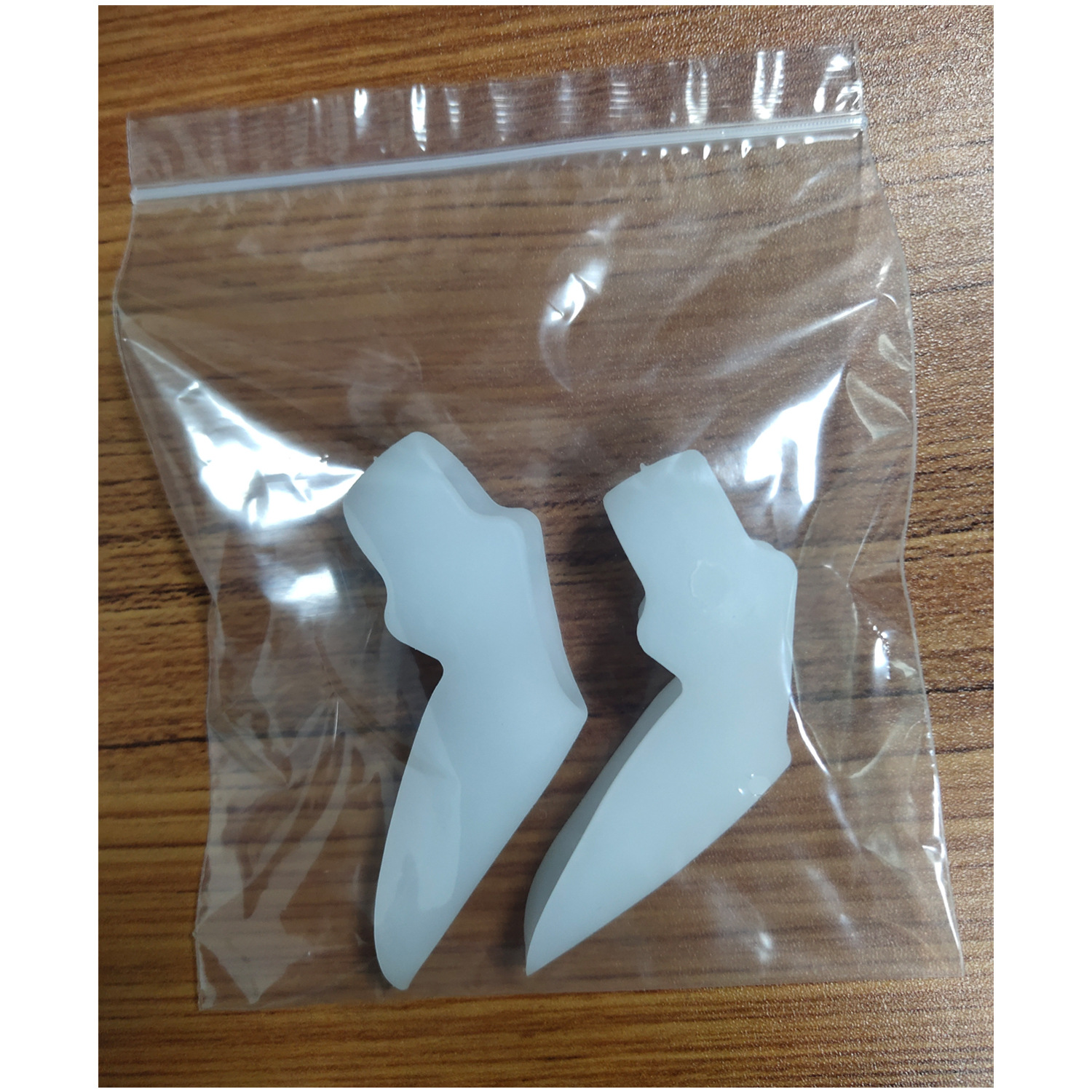 White dual -hole