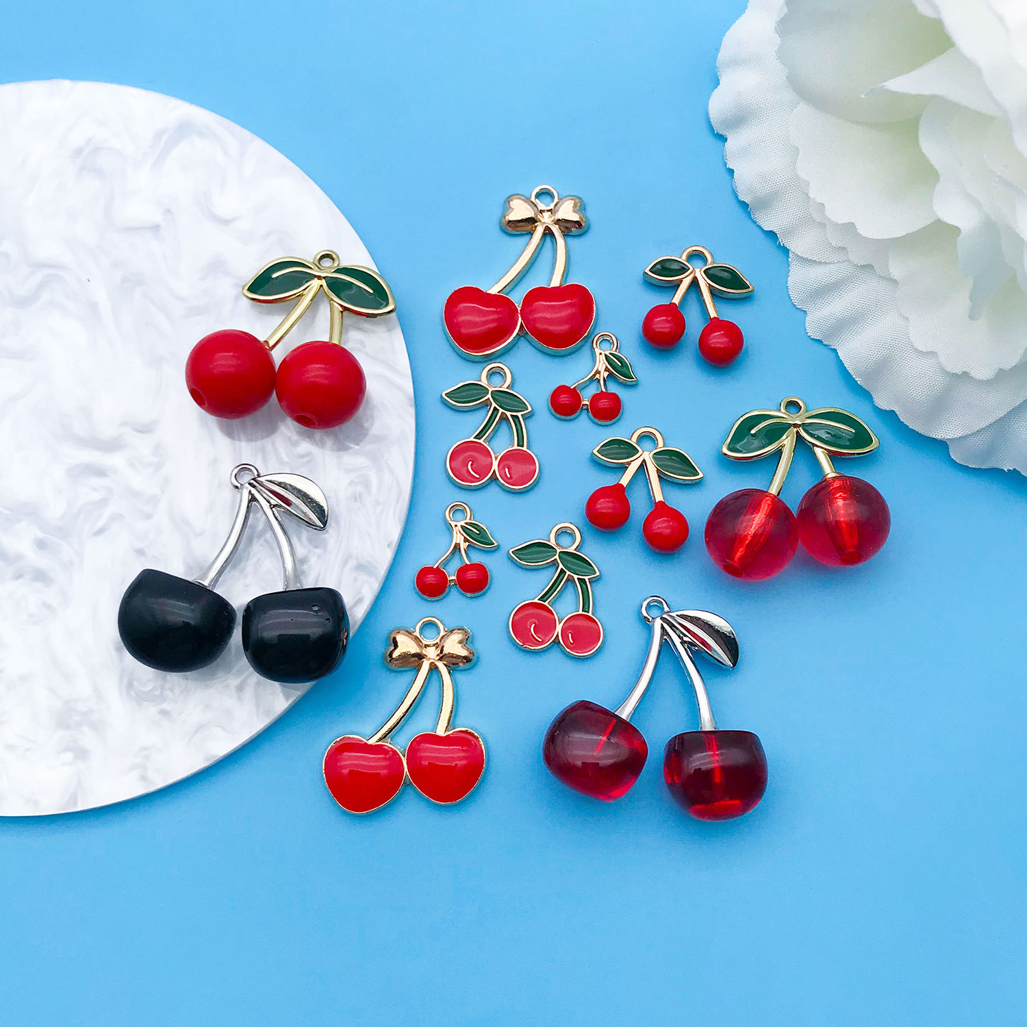 Colgantes tridimensionales de fruta transparente