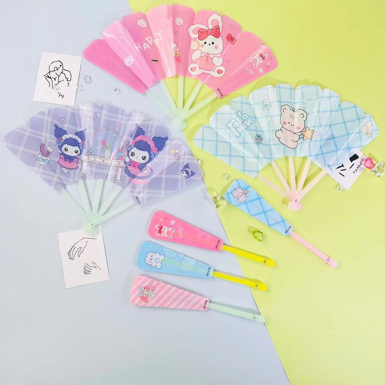 Verano encantador dibujos animados pequeños ventiladores niños estudiantes ventiladores plegables portátiles dibujos animados de plástico ventilador plegable regalo de jardín de infantes image 3