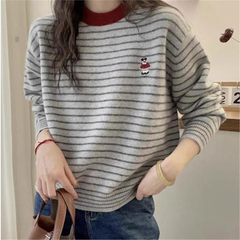 European Station 2025 Autumn New Fashion Color-Block Trim Embroidered Cartoon Striped Soft Honey Bear Fleece Knit Sweater