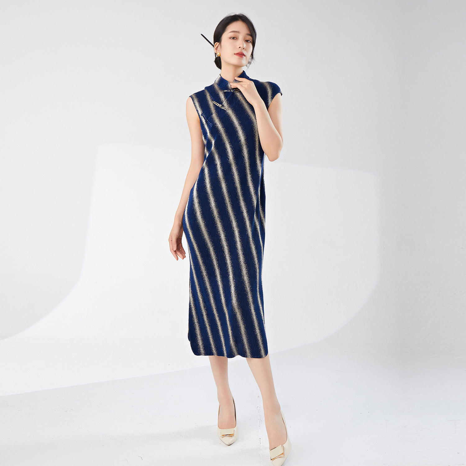 New Chinese-style Improved Version Of Women's Cheongsam Dress, New High-end Striped Elegant Split Dress By Issey Miyake_ecoleips.com