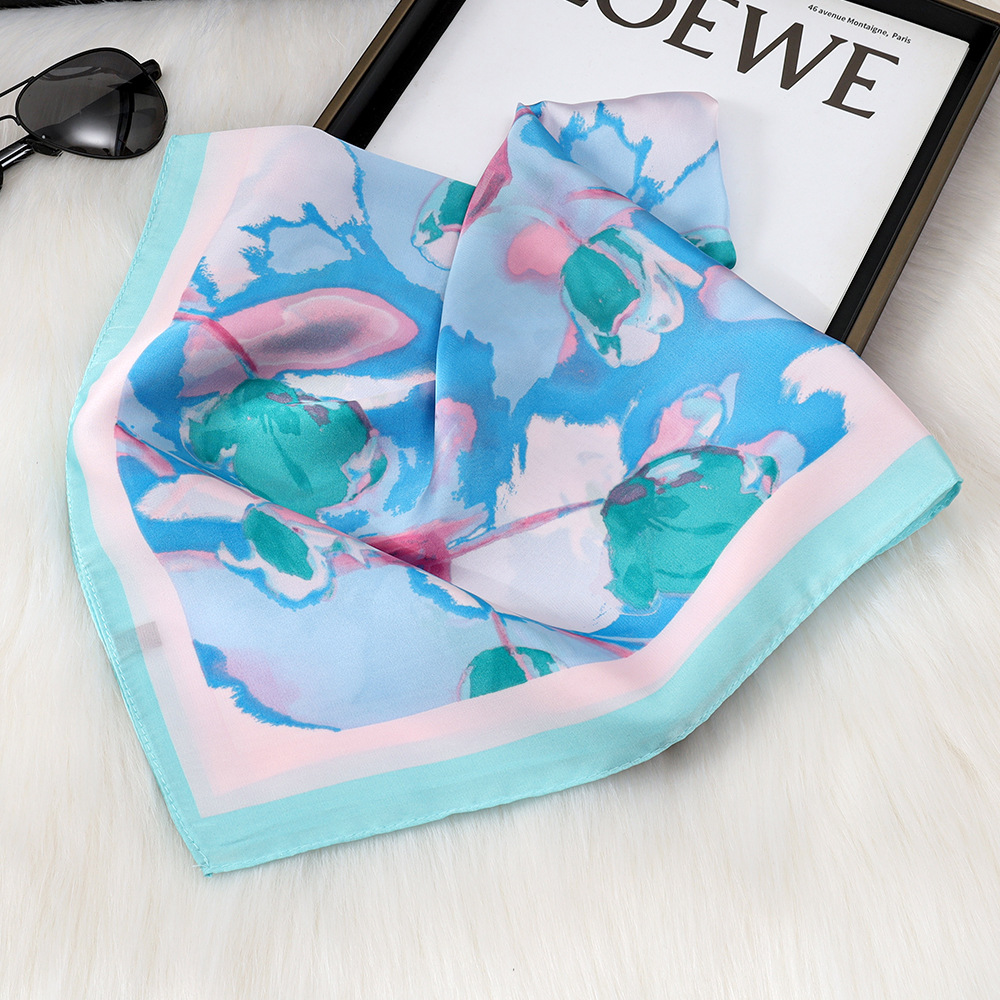 La nueva bufanda de seda de imitación simple y elegante 70 muestra un temperamento blanco, bufanda pequeña, bufanda de seda simple de todo fósforo, bufanda cuadrada, chal de protección solar para mujer