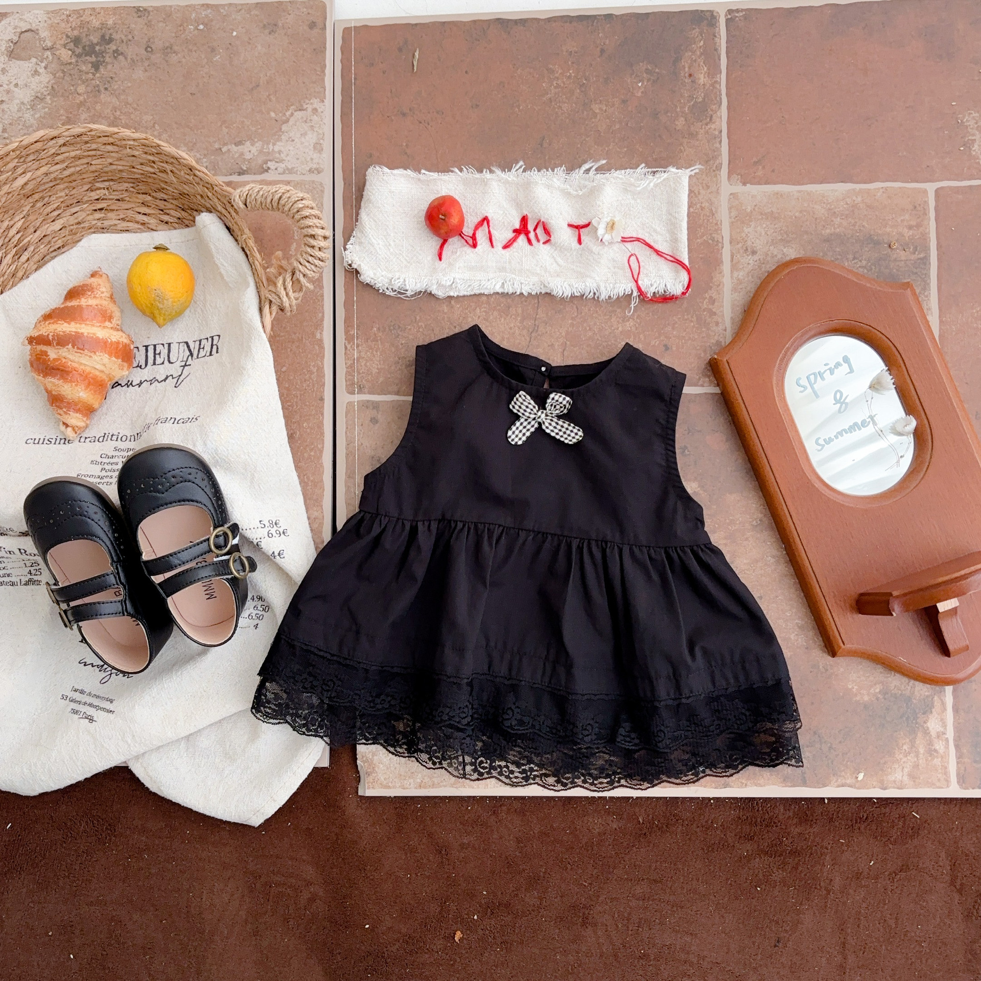 Traje para niñas estilo occidental chaleco negro pantalones cortos verano moda para bebés camisa de bebé sin mangas encaje traje de dos piezas