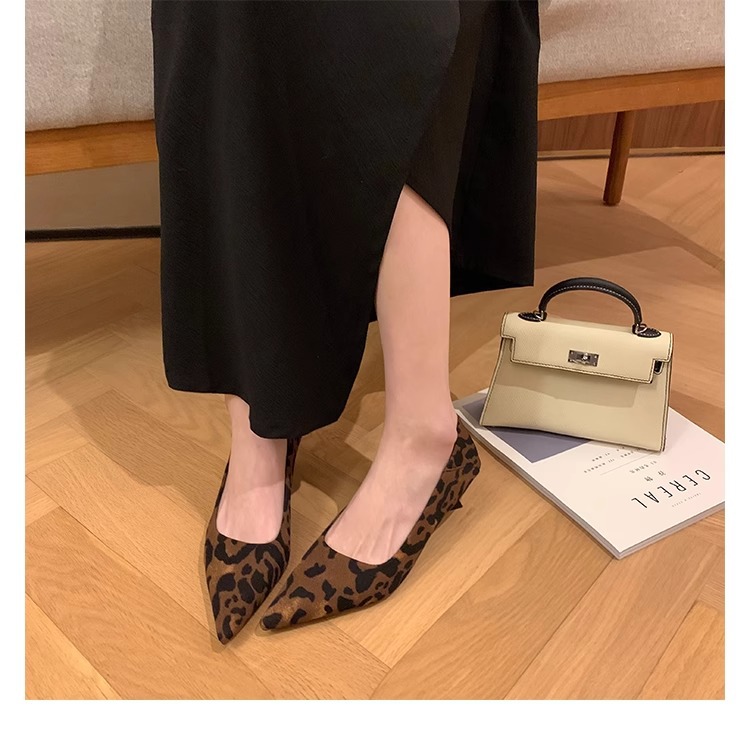 Zapatos de tacón alto con estampado de leopardo estilo francés, sandalias cerradas, zapatos de hadas, nuevos modelos para primavera y verano, elegantes zapatos de punta.