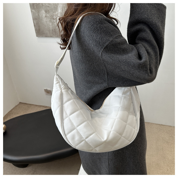"Stylish large-capacity dumpling bag 2025 New trendy and fashionable niche single-shoulder bag, versatile and simple crossbody bag wholesale. undefined