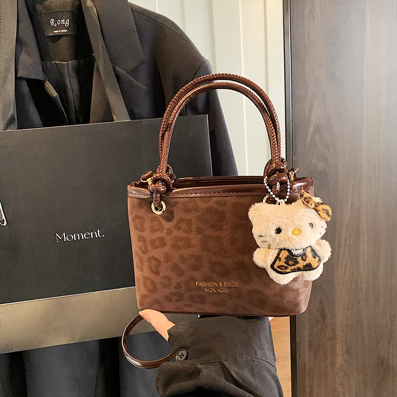 Cross-Border Autumn and Winter High-End Fashion Bags for Women 2026 Early Spring New Korean Style Retro Shoulder Handbag Bag