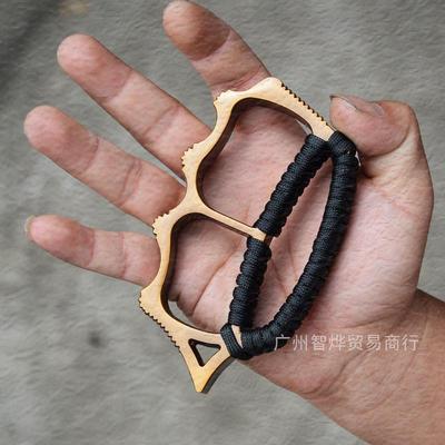 Fist buckle Knuckles Refers to buckle With one hand Self-defense Anti Wolf Broken window control Security defence Supplies