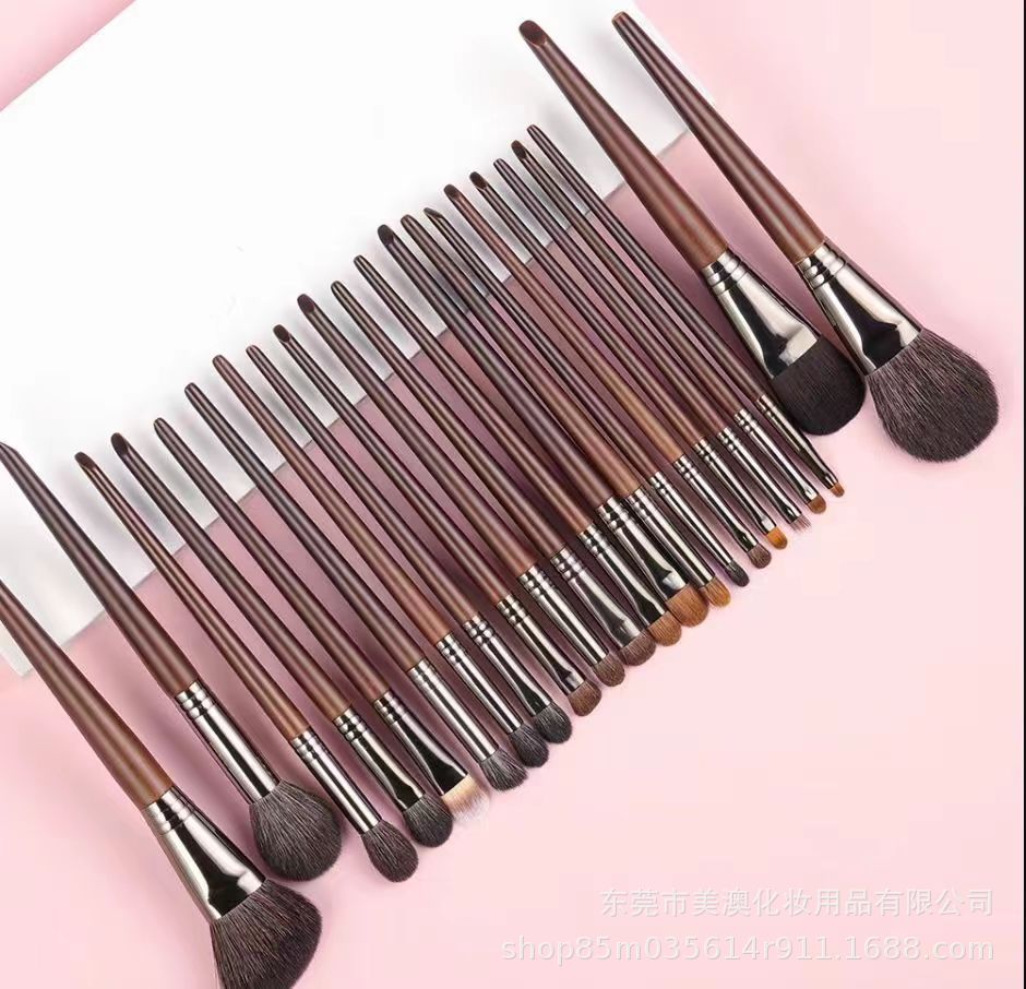 Ventas directas de la fábrica cepillo de belleza lana 24 pelo animal maquillaje cepillo traje super suave cerdas herramientas de belleza portátiles